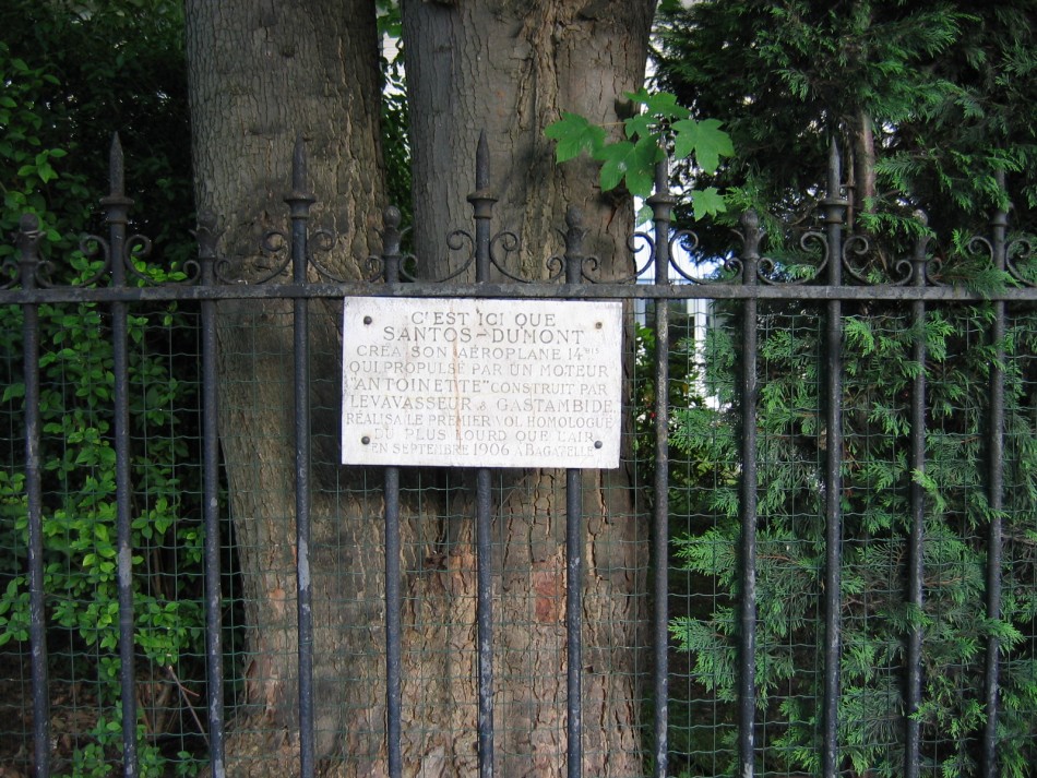Neuilly-sur-Seine Santos-Dumont marker