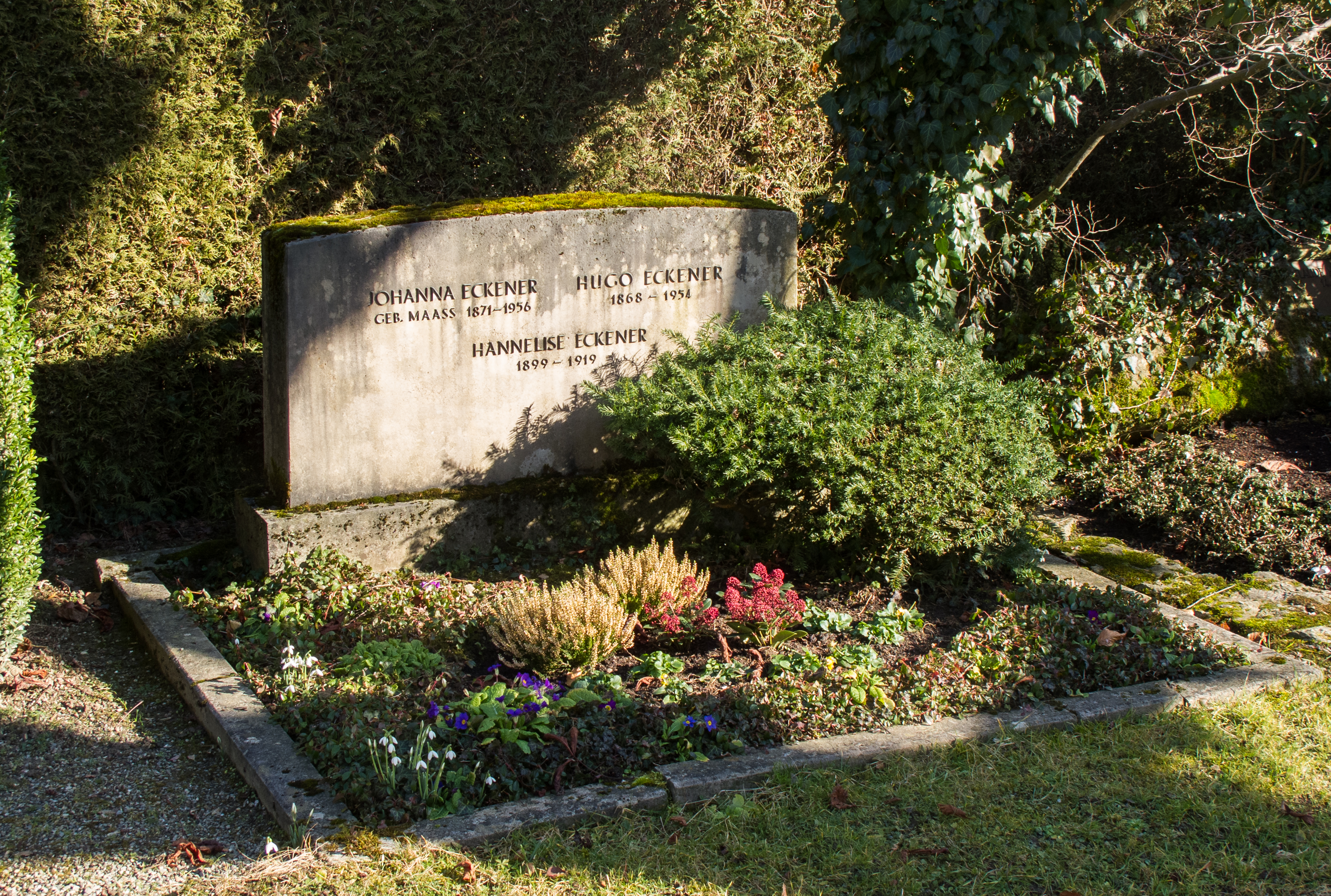Hugo Eckener grave